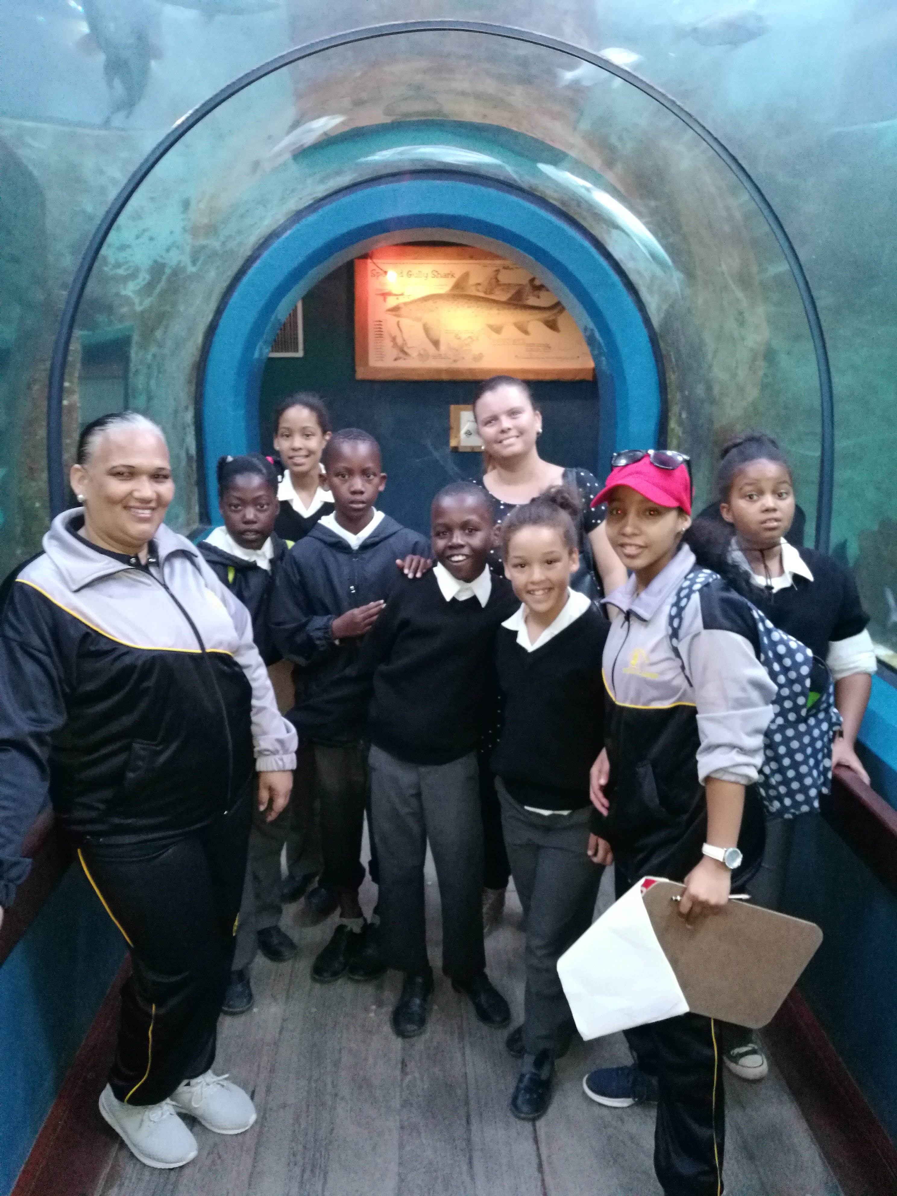 Students at the aquarium